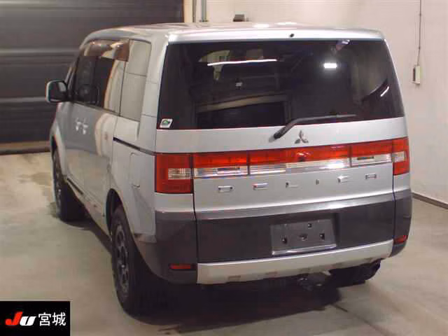 MITSUBISHI DELICA D:5