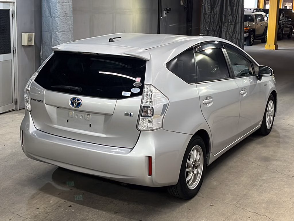 TOYOTA PRIUS ALPHA