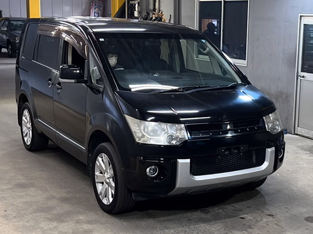 MITSUBISHI DELICA D:5