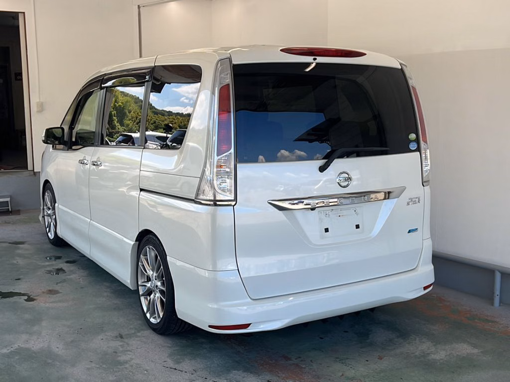 NISSAN SERENA
