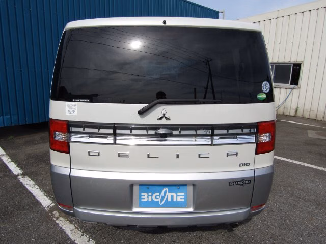 MITSUBISHI DELICA D:5