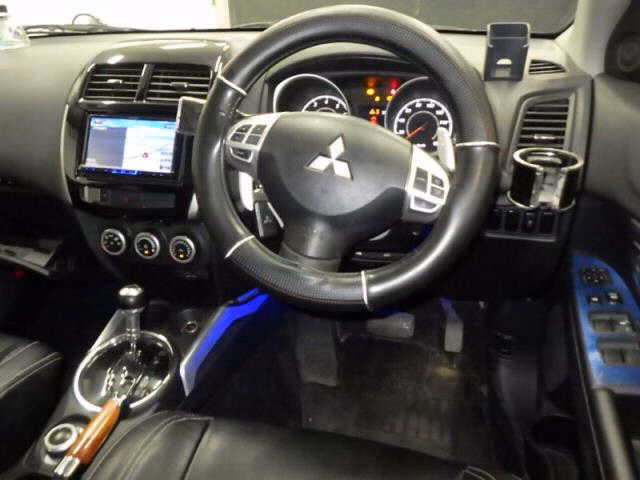 MITSUBISHI RVR