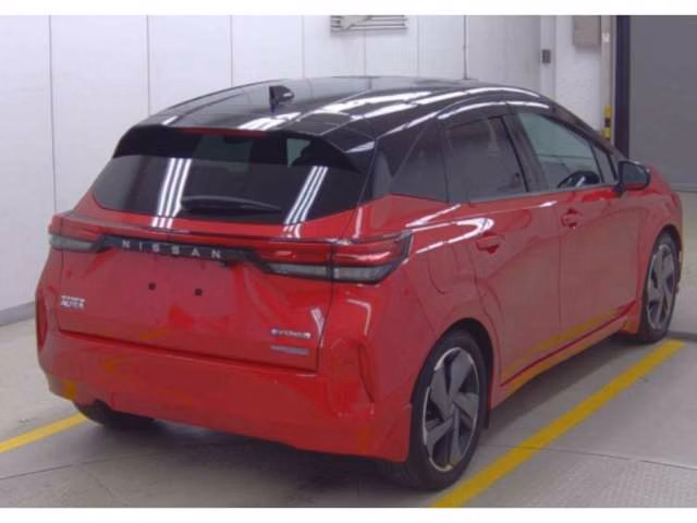 NISSAN AURA