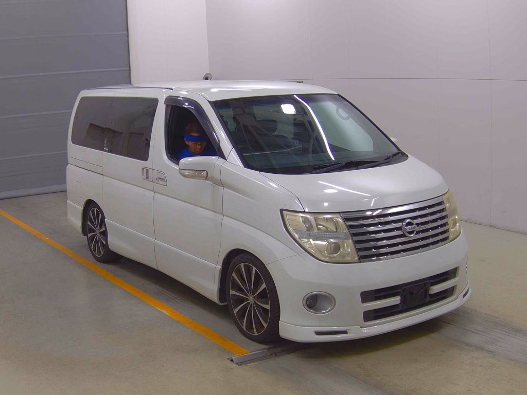 NISSAN ELGRAND