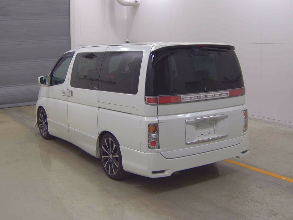 NISSAN ELGRAND