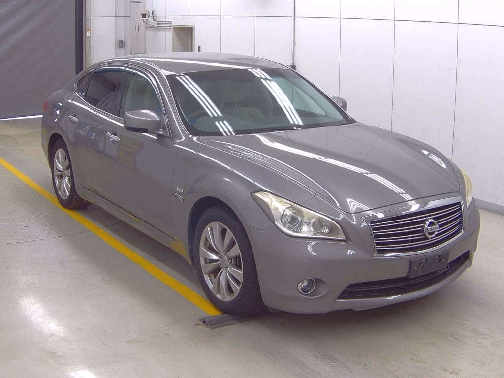 NISSAN FUGA