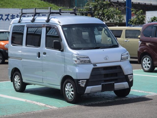 TOYOTA PIXIS VAN