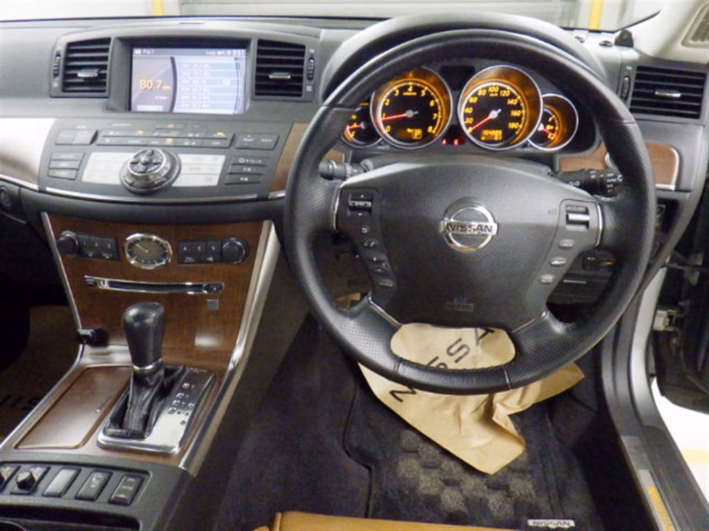 NISSAN FUGA