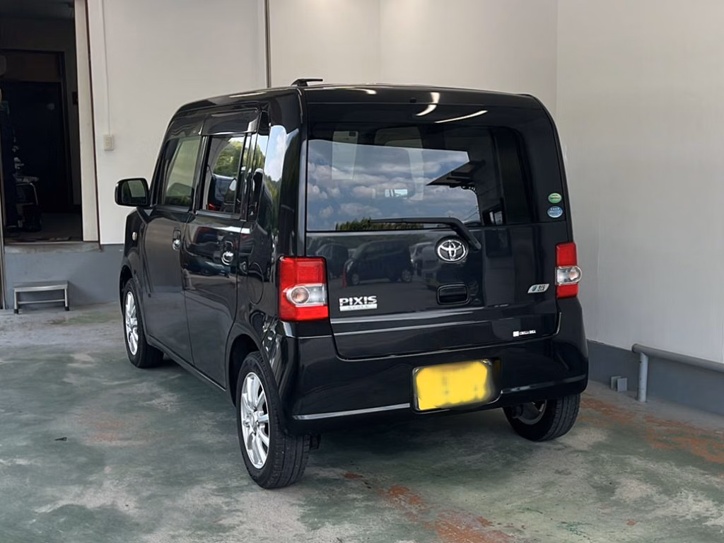 TOYOTA PIXIS SPACE