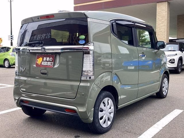 HONDA N-BOX SLASH
