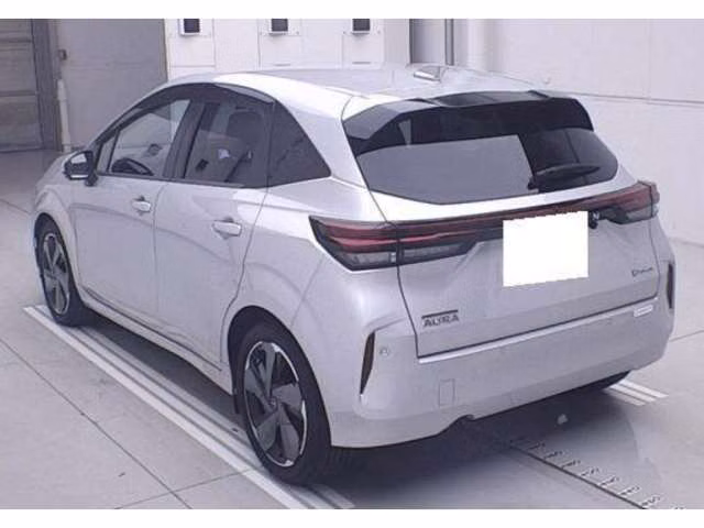 NISSAN AURA