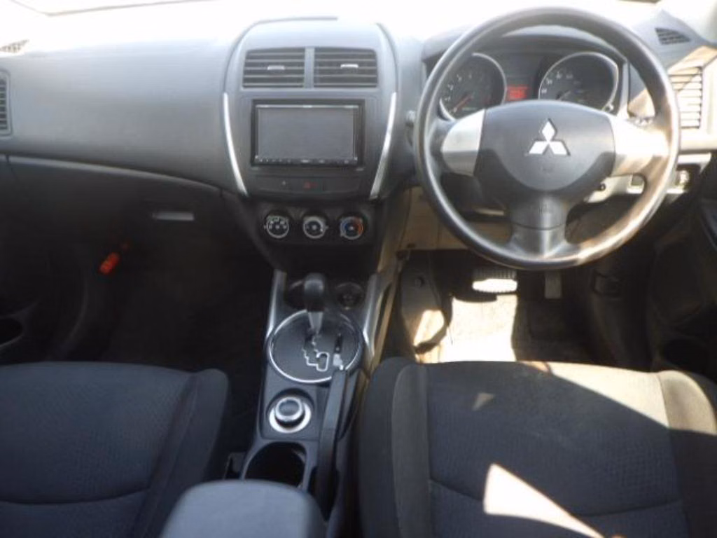 MITSUBISHI RVR