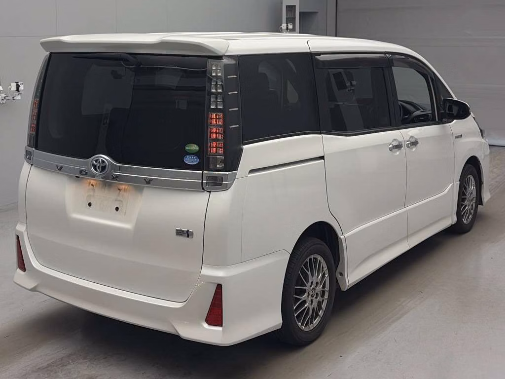 TOYOTA VOXY
