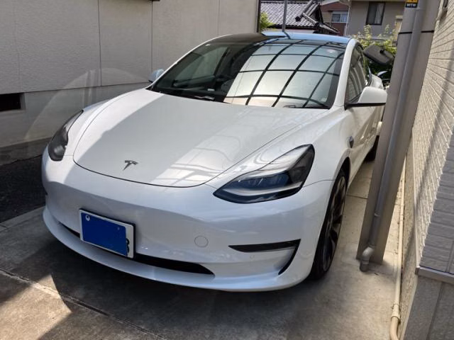 TESLA MODEL 3