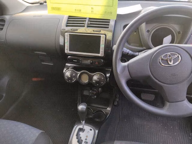 TOYOTA IST
