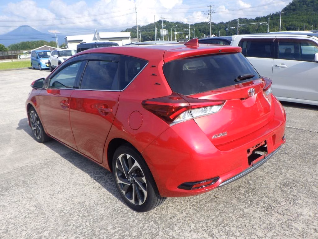 TOYOTA AURIS