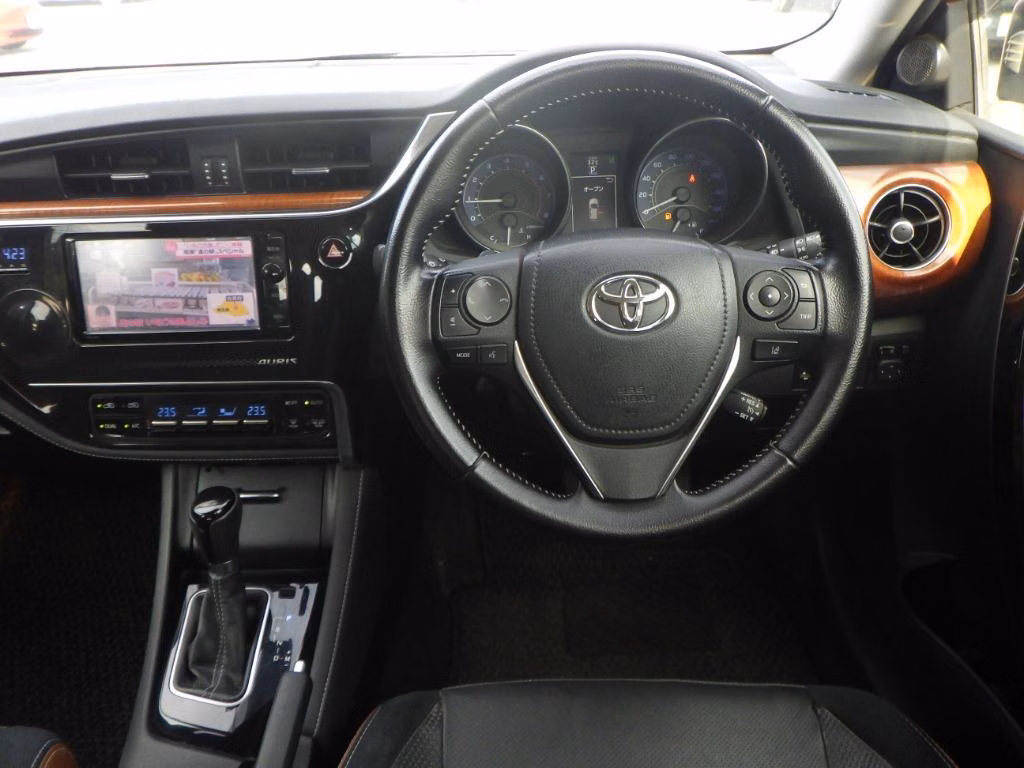 TOYOTA AURIS