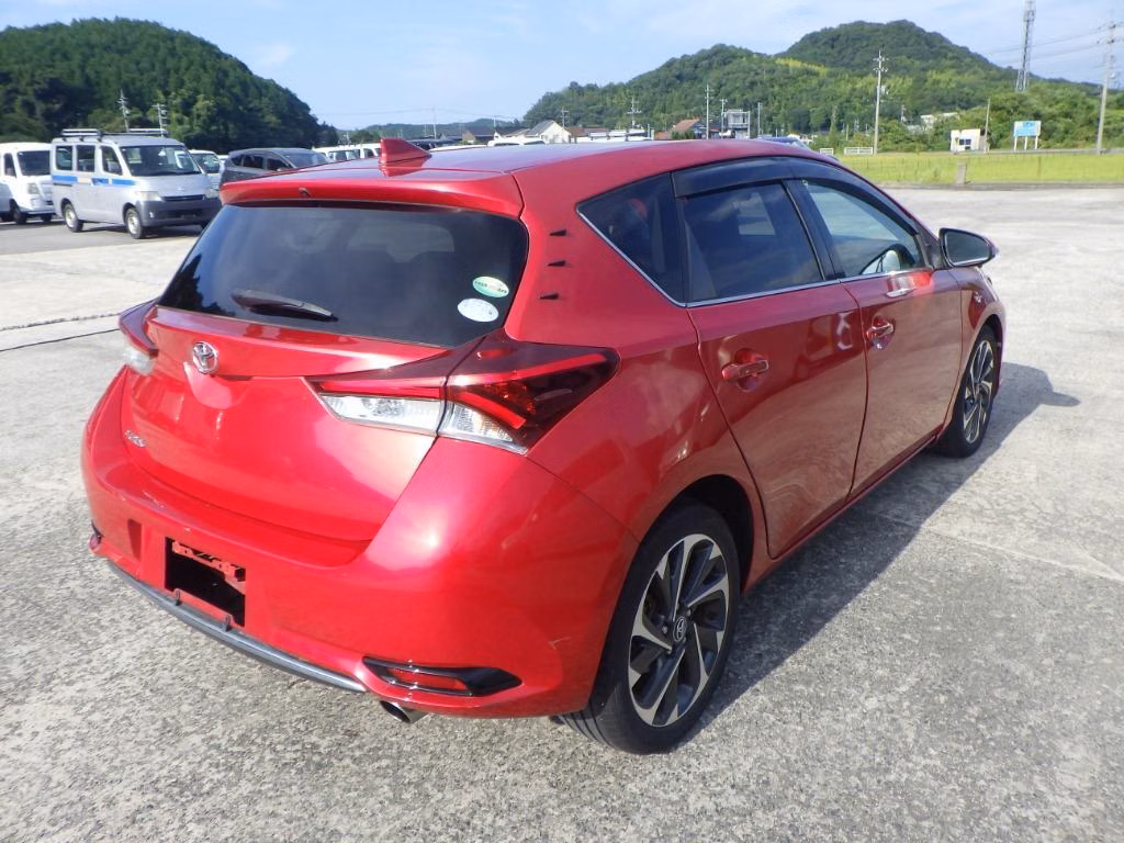 TOYOTA AURIS