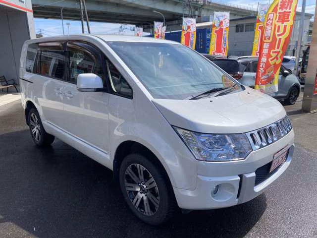MITSUBISHI DELICA D:5