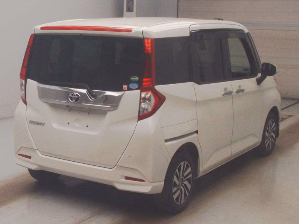 TOYOTA ROOMY