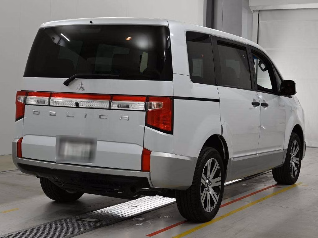 MITSUBISHI DELICA D:5