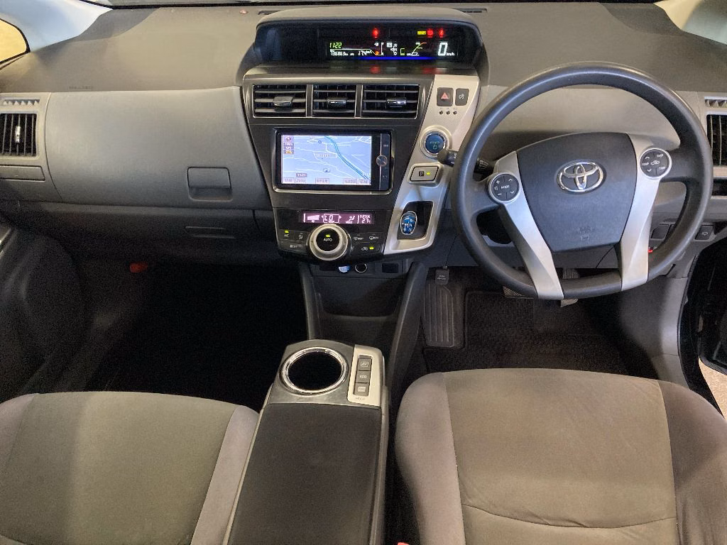 TOYOTA PRIUS ALPHA