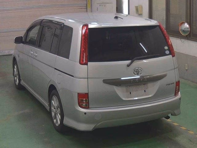TOYOTA ISIS