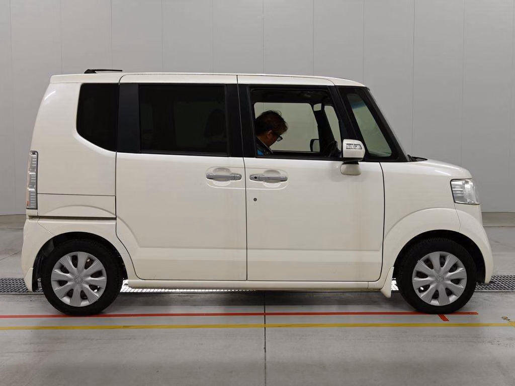 HONDA N-BOX