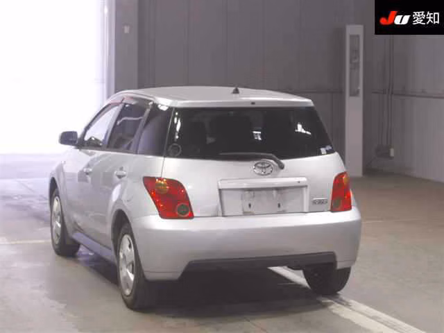 TOYOTA IST