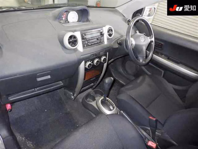 TOYOTA IST