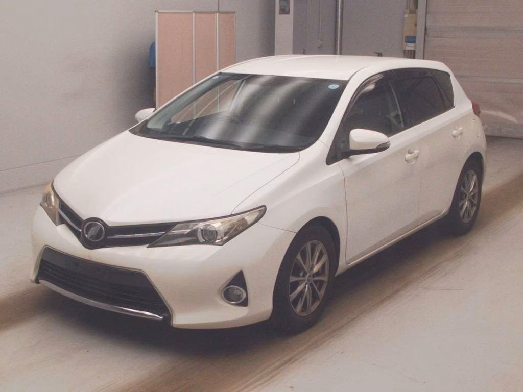 TOYOTA AURIS