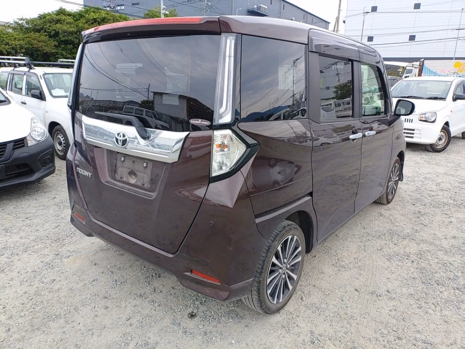 TOYOTA ROOMY