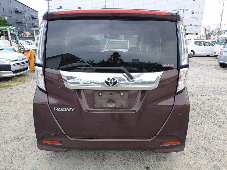 TOYOTA ROOMY