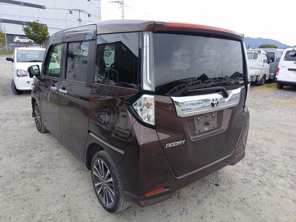 TOYOTA ROOMY