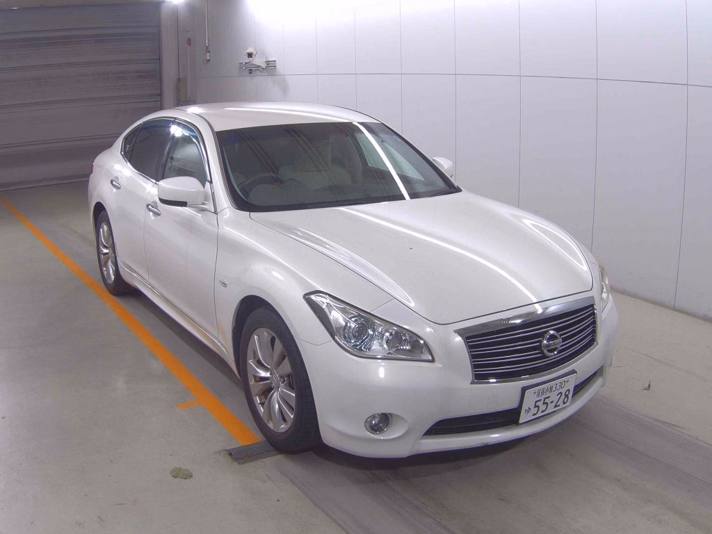 NISSAN FUGA