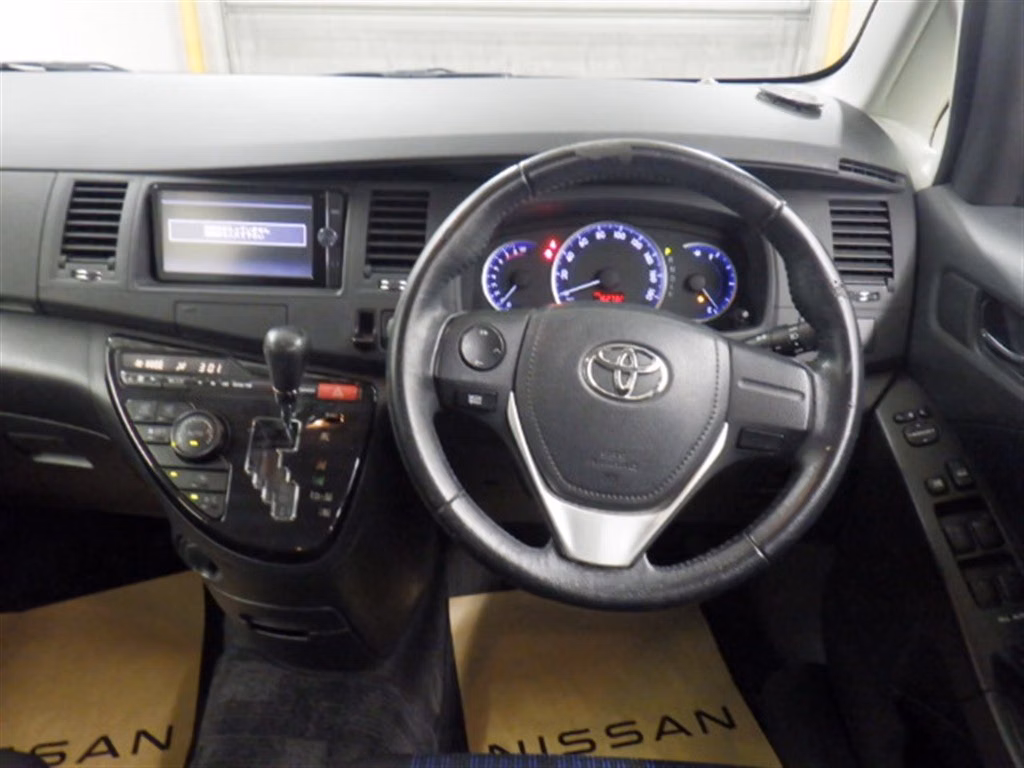 TOYOTA ISIS