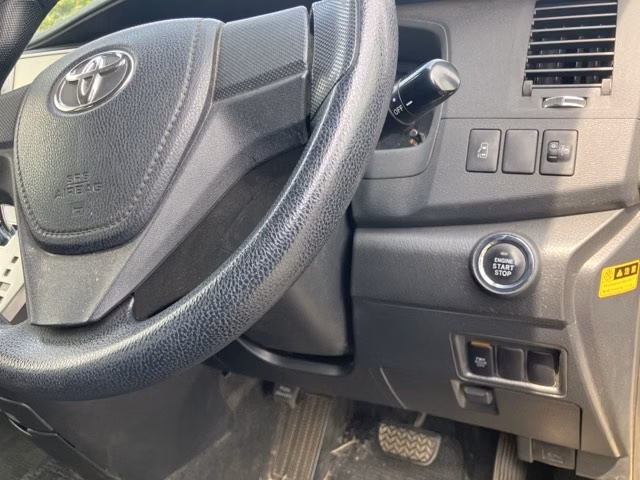 TOYOTA ISIS