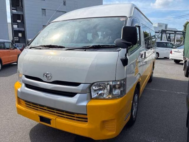 TOYOTA REGIUS ACE
