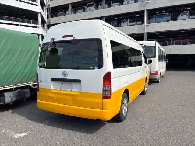 TOYOTA REGIUS ACE