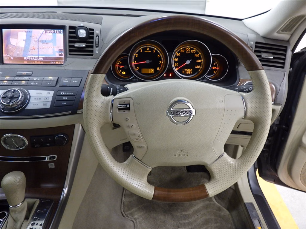 NISSAN FUGA