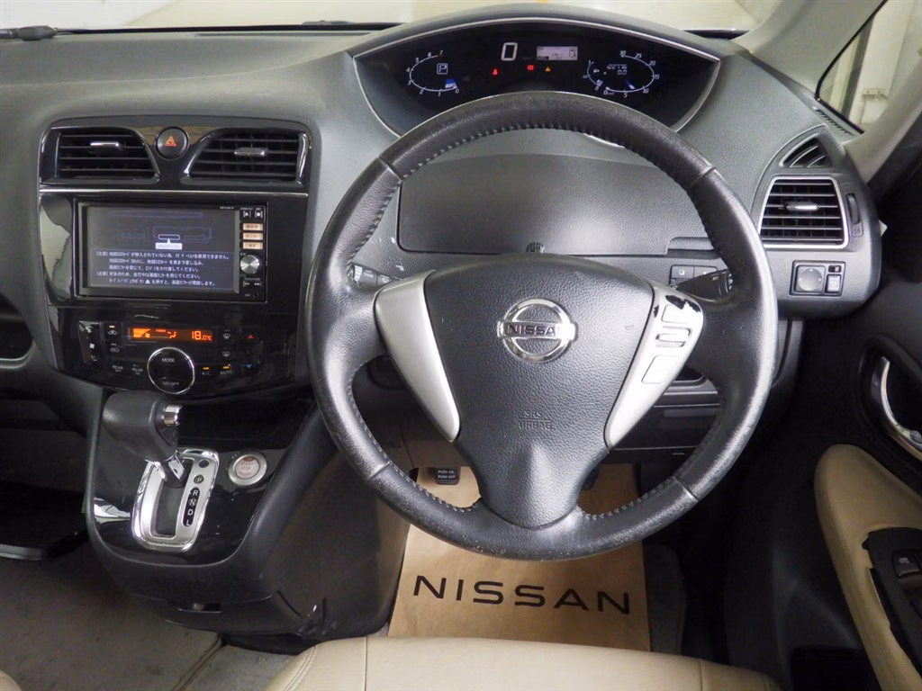 NISSAN SERENA