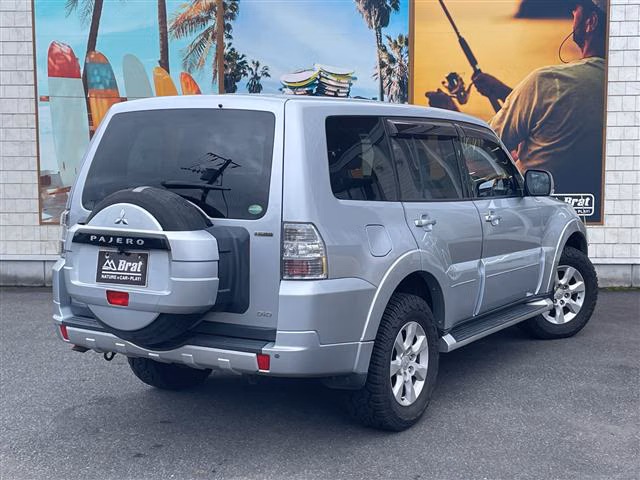 MITSUBISHI PAJERO