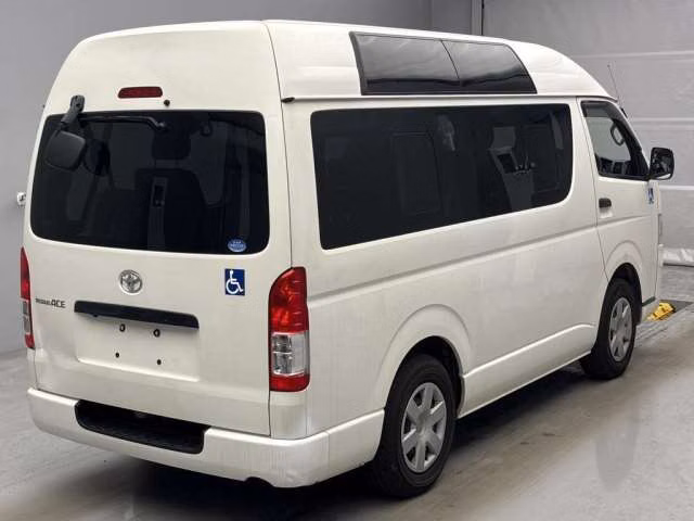 TOYOTA REGIUS ACE