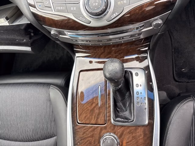 NISSAN FUGA
