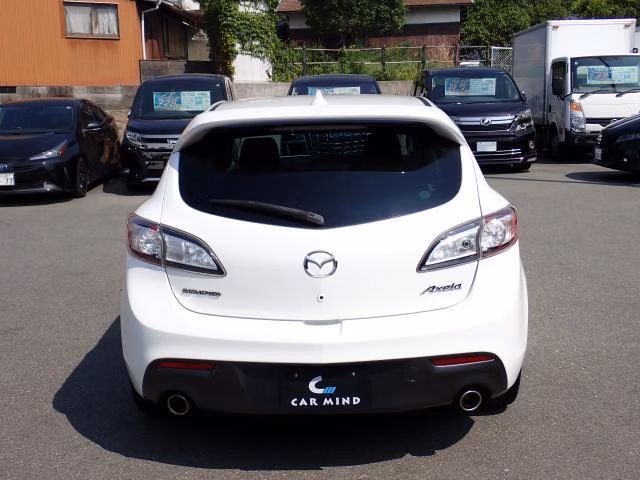 MAZDA AXELA
