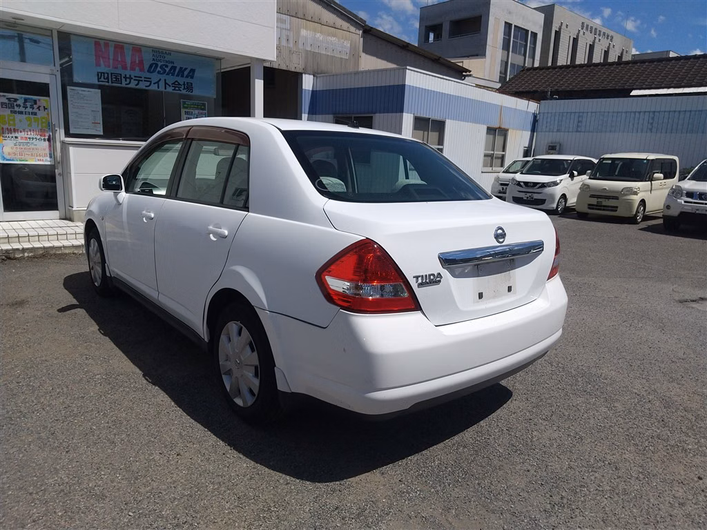 NISSAN TIIDA LATIO