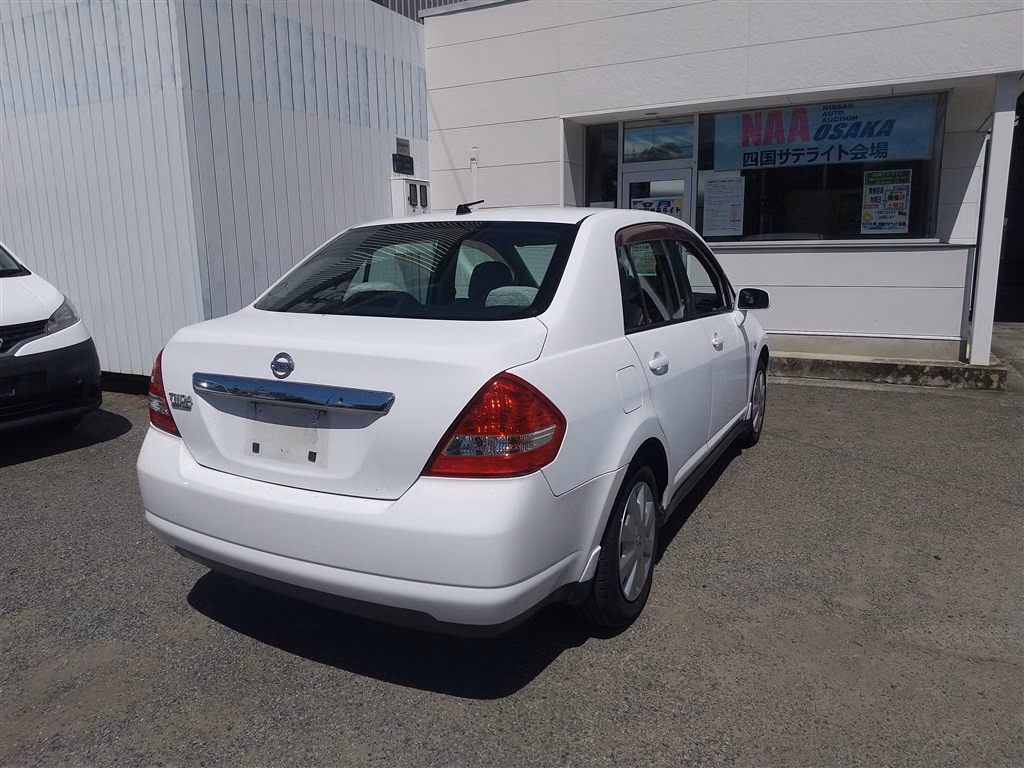 NISSAN TIIDA LATIO