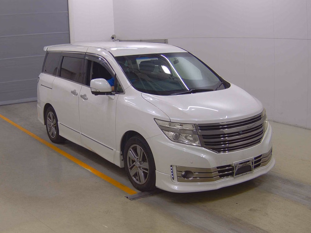 NISSAN ELGRAND