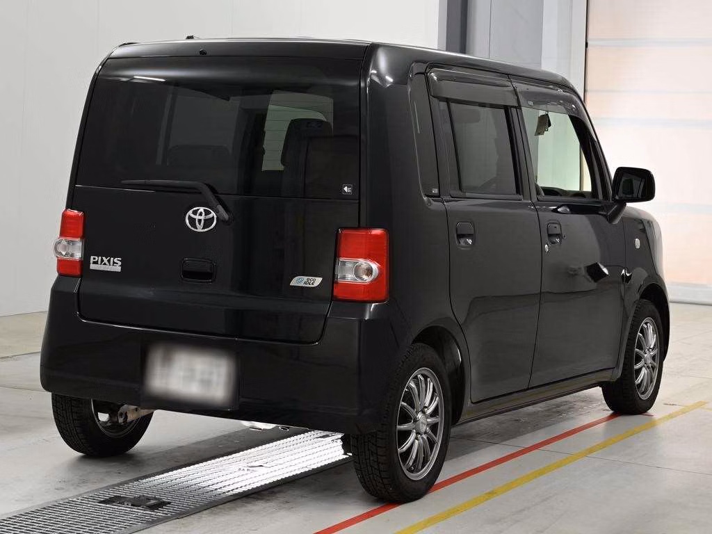 TOYOTA PIXIS SPACE