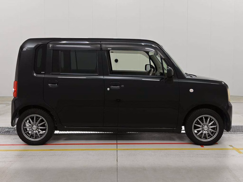 TOYOTA PIXIS SPACE